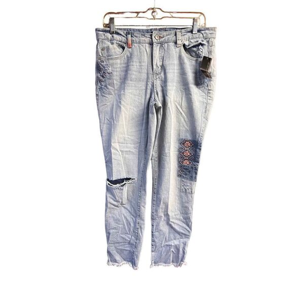 Signature studio ￼ distressed, jeans Sz 10 NWT - Picture 1 of 10